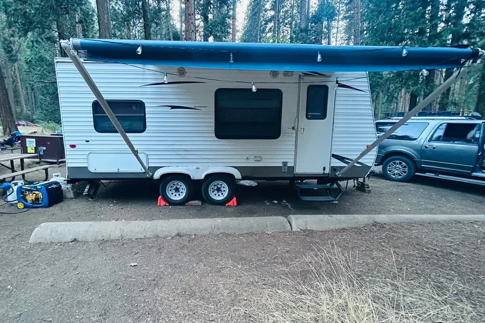 Keystone 19FLB Travel Trailer +Extras - Delivery Only
