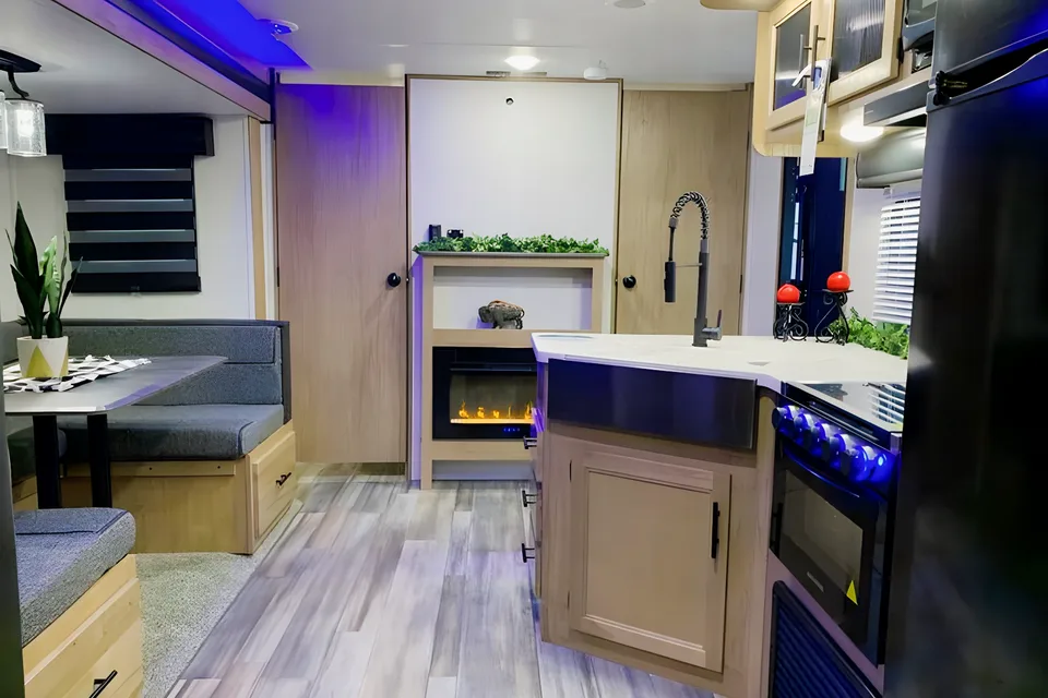 2023 Alpha Wolf - Bunkhouse, Private Suite, & Outdoor Kitchen!