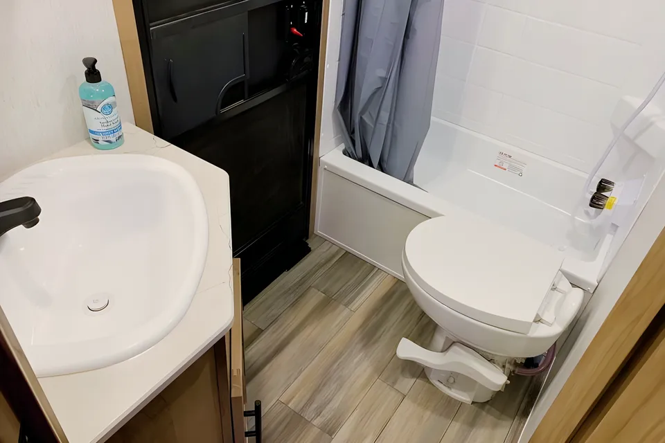 2023 Alpha Wolf - Bunkhouse, Private Suite, & Outdoor Kitchen!