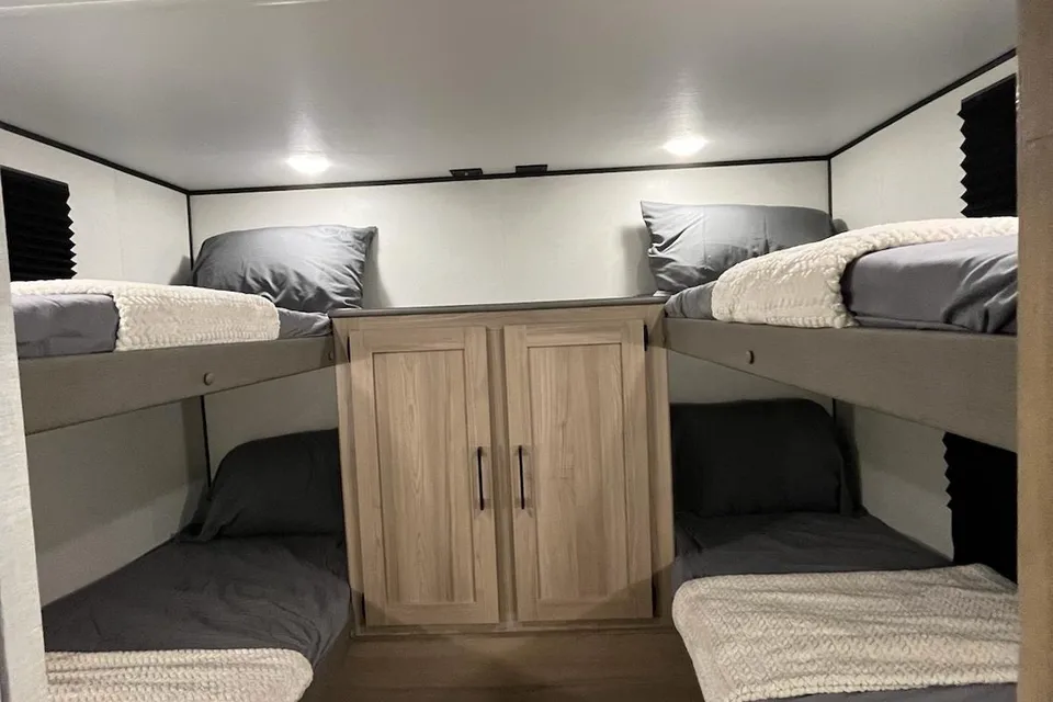 Coleman 27B CM 27 B25 Travel Trailer CL 33