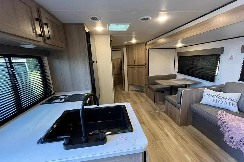 Coleman 27B CM 27 B25 Travel Trailer CL 33