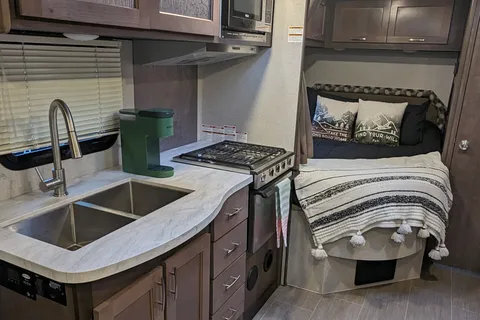 Harvey the RV (2020 24 Foot Adventurer)