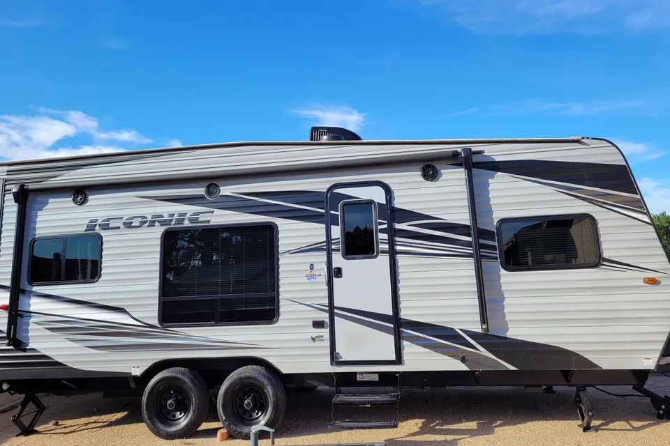 Fits Canams! 2023 Eclipse Iconic Toyhauler 