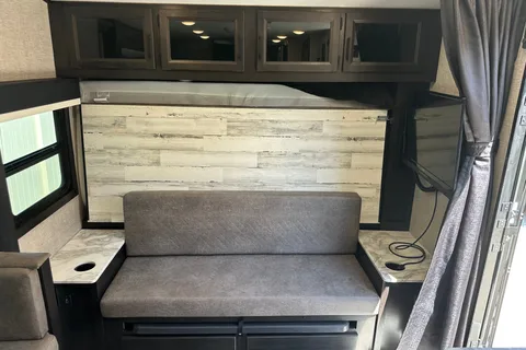 Cozy Camper for Couples & Kids | Easy to Tow!