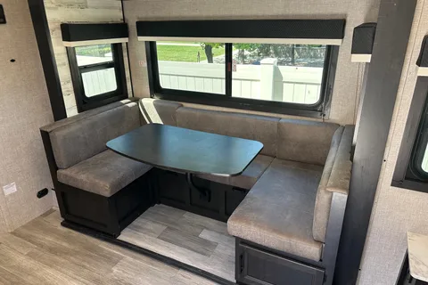 Cozy Camper for Couples & Kids | Easy to Tow!