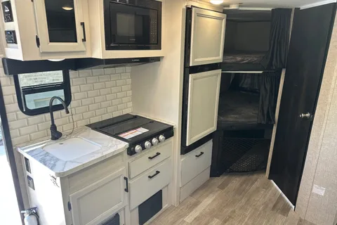 Cozy Camper for Couples & Kids | Easy to Tow!
