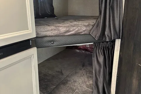 Cozy Camper for Couples & Kids | Easy to Tow!