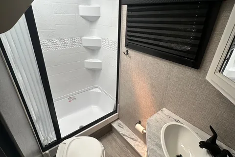 Cozy Camper for Couples & Kids | Easy to Tow!