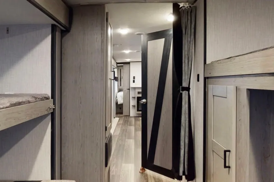 2021 Mallard M32 Travel Trailer