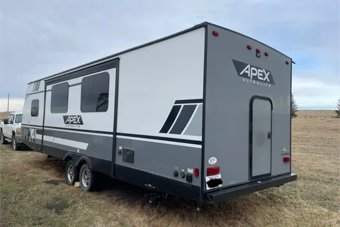 Heart Away From Home Modern Trailer