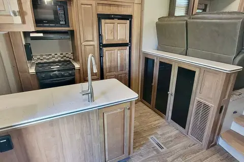 Flagstaff Escape Suite -UPMI1891