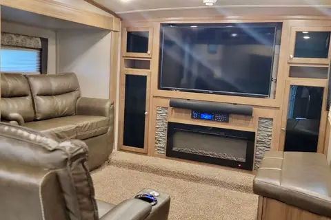 Flagstaff Escape Suite -UPMI1891