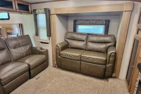 Flagstaff Escape Suite -UPMI1891