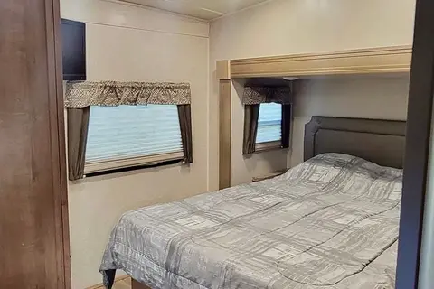 Flagstaff Escape Suite -UPMI1891