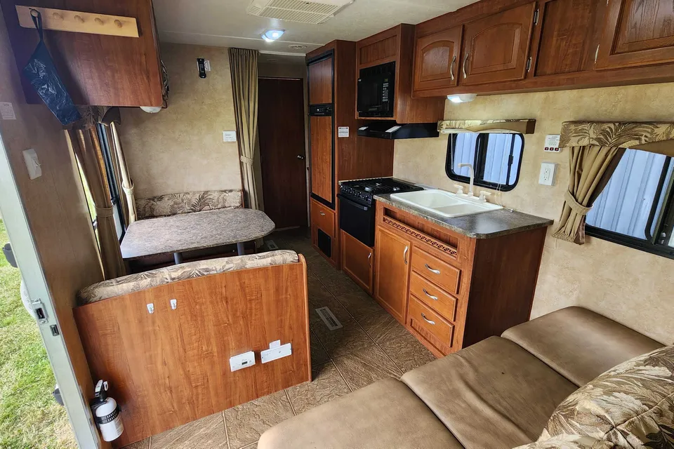 The Pretty Jayco 26BH Travel Trailer