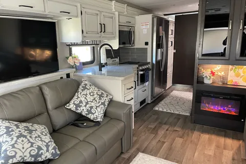 Lee's Jayco Precept Class A
