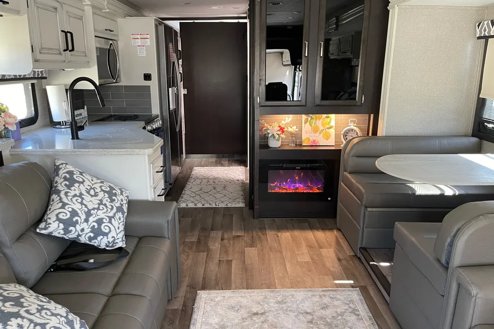 Lee's Jayco Precept Class A