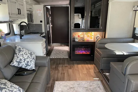 Lee's Jayco Precept Class A