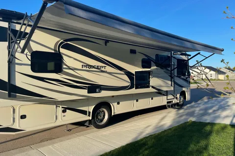 Lee's Jayco Precept Class A