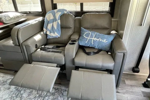 Lee's Jayco Precept Class A