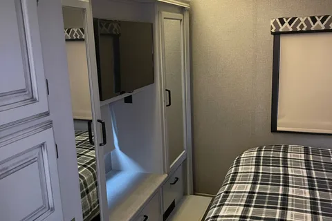 Lee's Jayco Precept Class A
