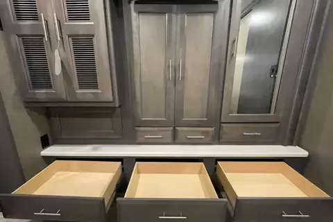 East FL: 2022 Thor-Master Suite, 2 Full Baths & Bunk Beds