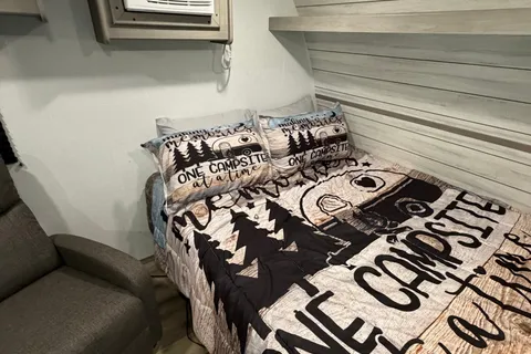 Portable Airbnb\2024 Coleman RV Camper (Sleeps 4)