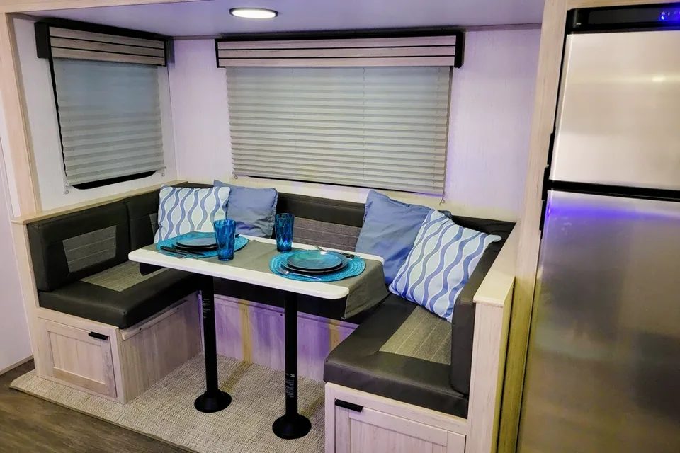 Sharon 's Shadow Cruiser 258BHS 