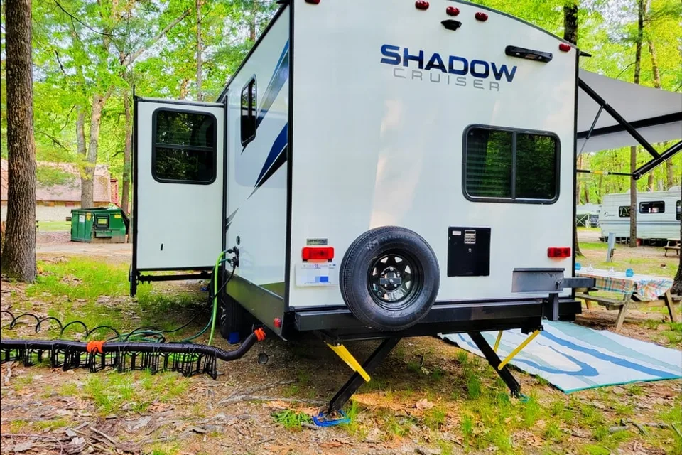Sharon 's Shadow Cruiser 258BHS 