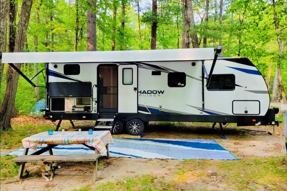Sharon 's Shadow Cruiser 258BHS 