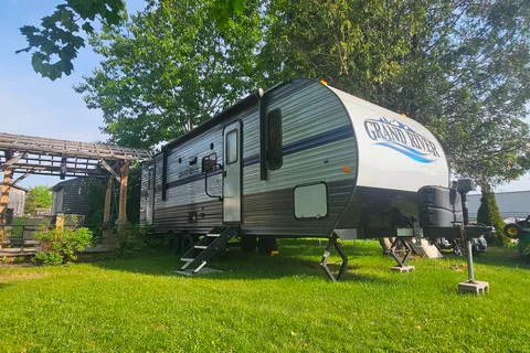 The Grand River Retreat | Sleeps 8 | Delivery Available