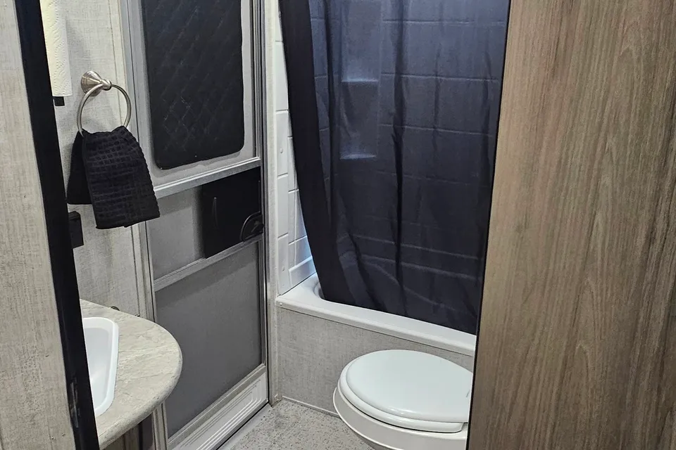 The Grand River Retreat | Sleeps 8 | Delivery Available