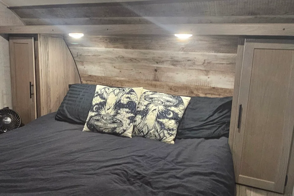 The Grand River Retreat | Sleeps 8 | Delivery Available