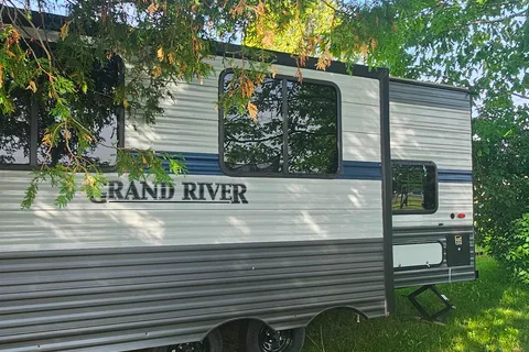 The Grand River Retreat | Sleeps 8 | Delivery Available