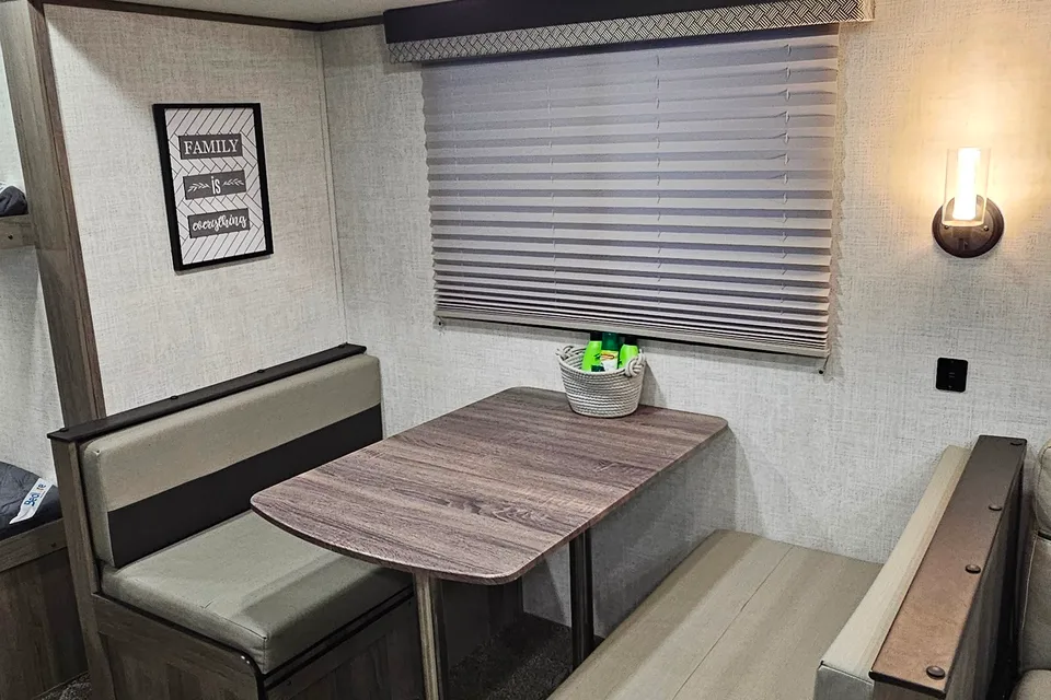 The Grand River Retreat | Sleeps 8 | Delivery Available