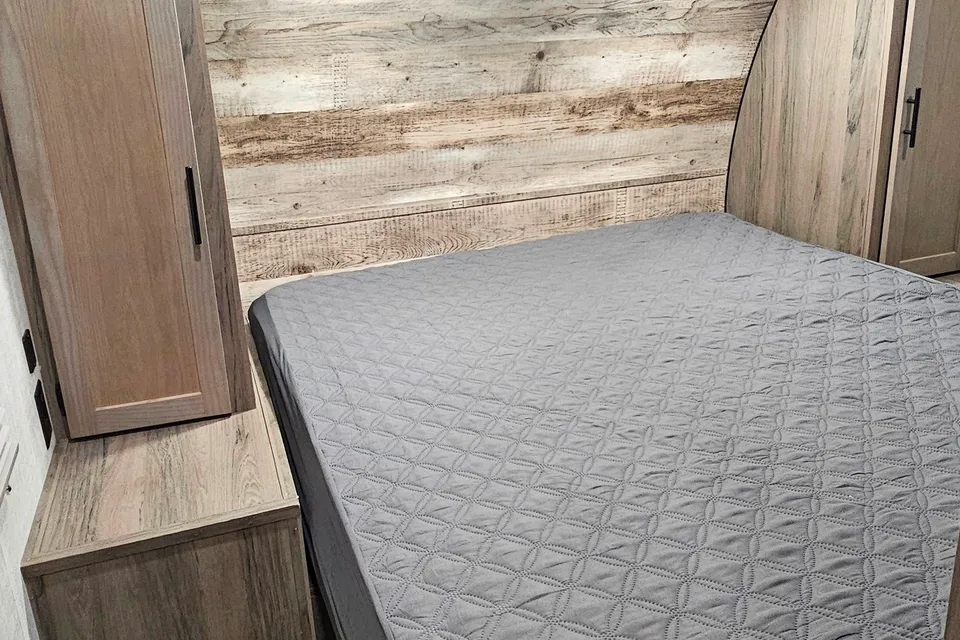 The Grand River Retreat | Sleeps 8 | Delivery Available
