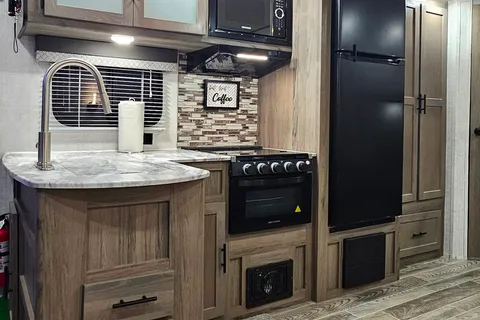 The Grand River Retreat | Sleeps 8 | Delivery Available