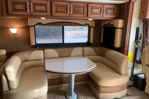 Fleetwood Disco 40X RV Rental