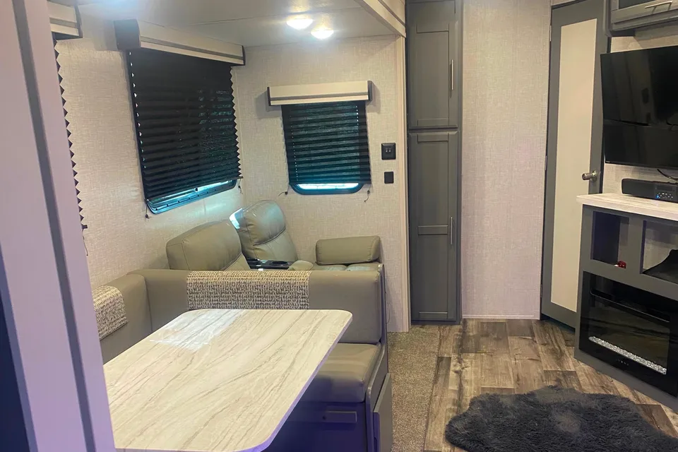 Roberto's Volante Volante Travel Trailer