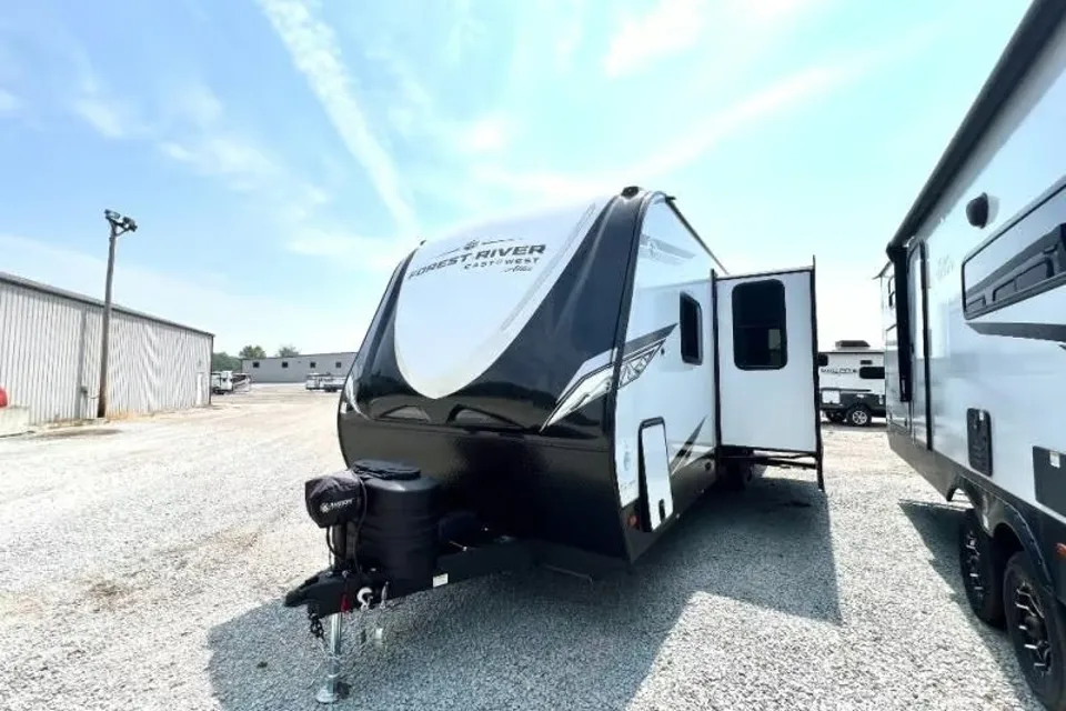 "Monorail A" East to West Alta 2800KBH Travel Trailer