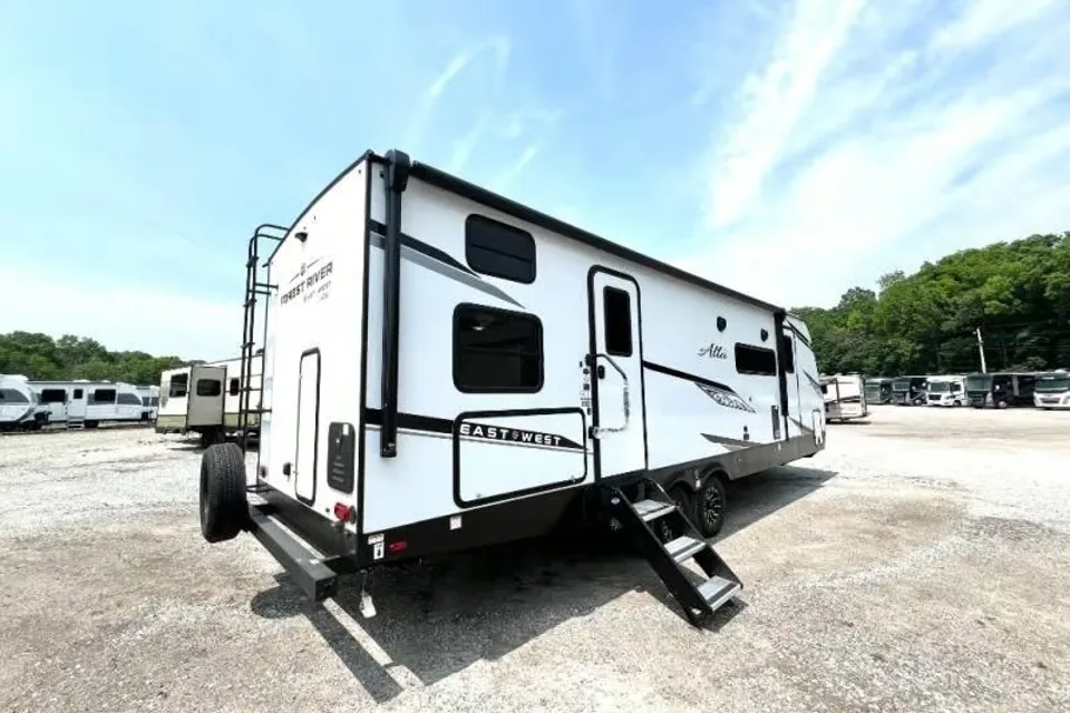 "Monorail A" East to West Alta 2800KBH Travel Trailer