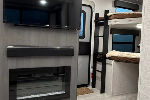 "Monorail A" East to West Alta 2800KBH Travel Trailer