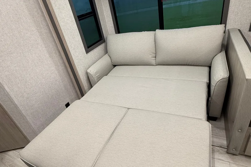 "Monorail A" East to West Alta 2800KBH Travel Trailer