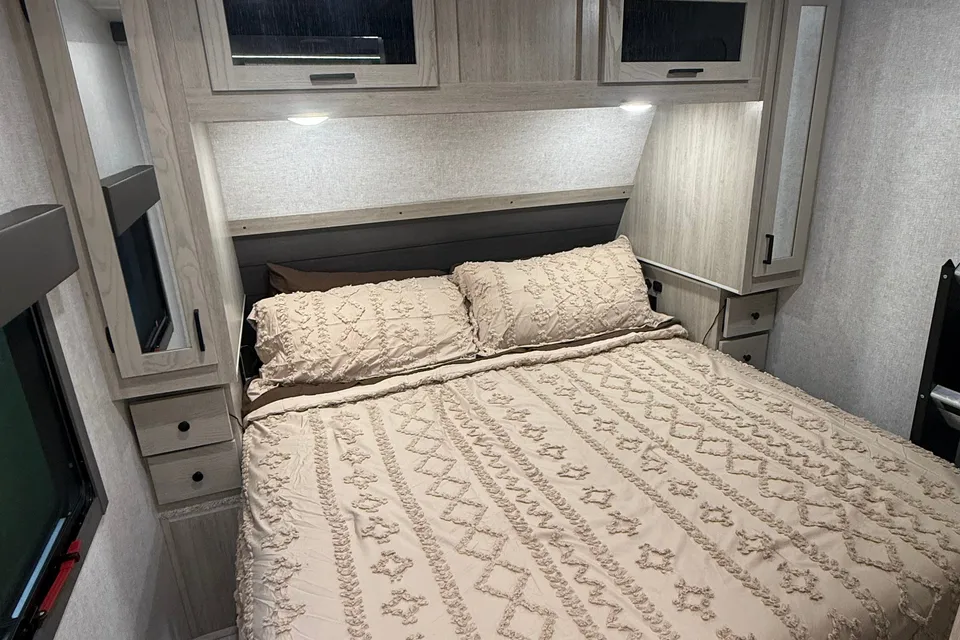 "Monorail A" East to West Alta 2800KBH Travel Trailer