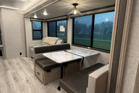 "Monorail A" East to West Alta 2800KBH Travel Trailer