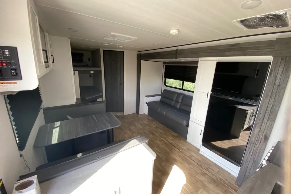 Scott's Keystone 25bhs Travel Trailer