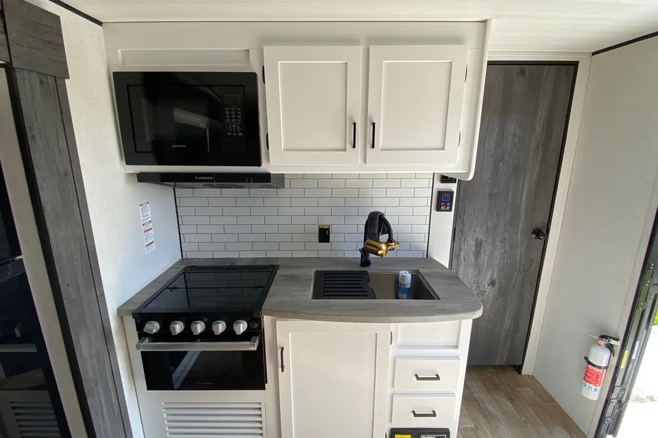 Scott's Keystone 25bhs Travel Trailer
