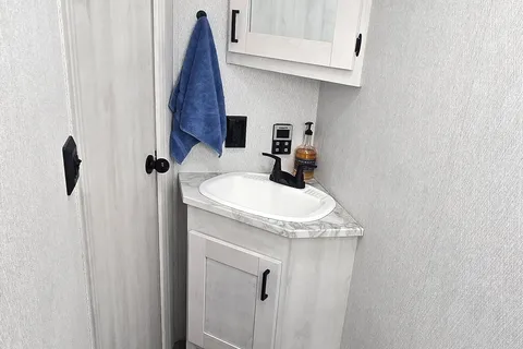 2023 EAST TO WEST Entrada M-Class 24FM