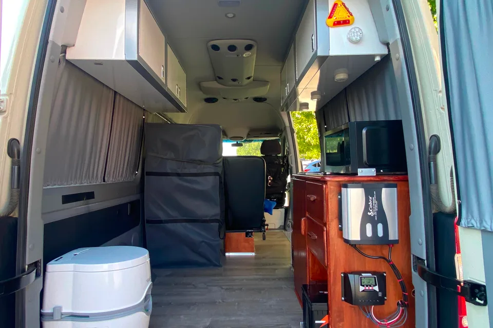 Francisco's Mercedes-Benz Sprinter Class B