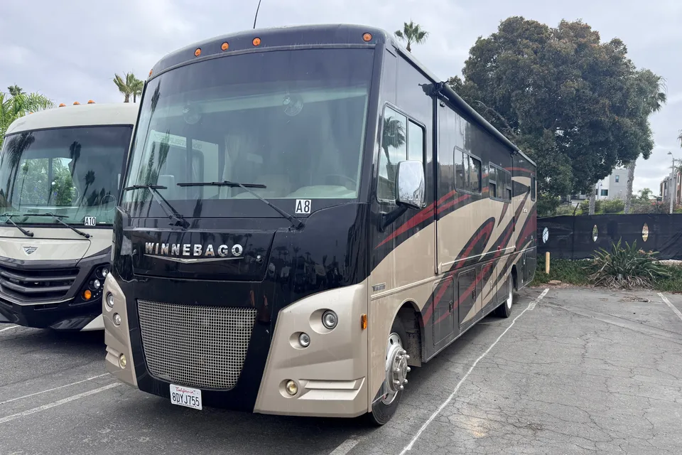 A-8 Winnebago sunstar LX Class A
